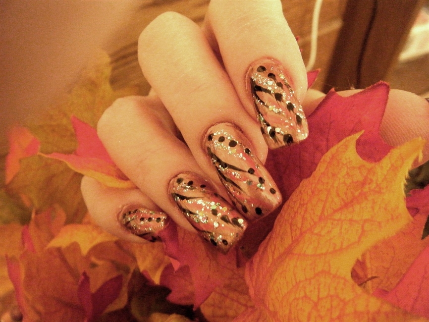 Harvest Hues: Embracing Autumn with Cozy Nail Art