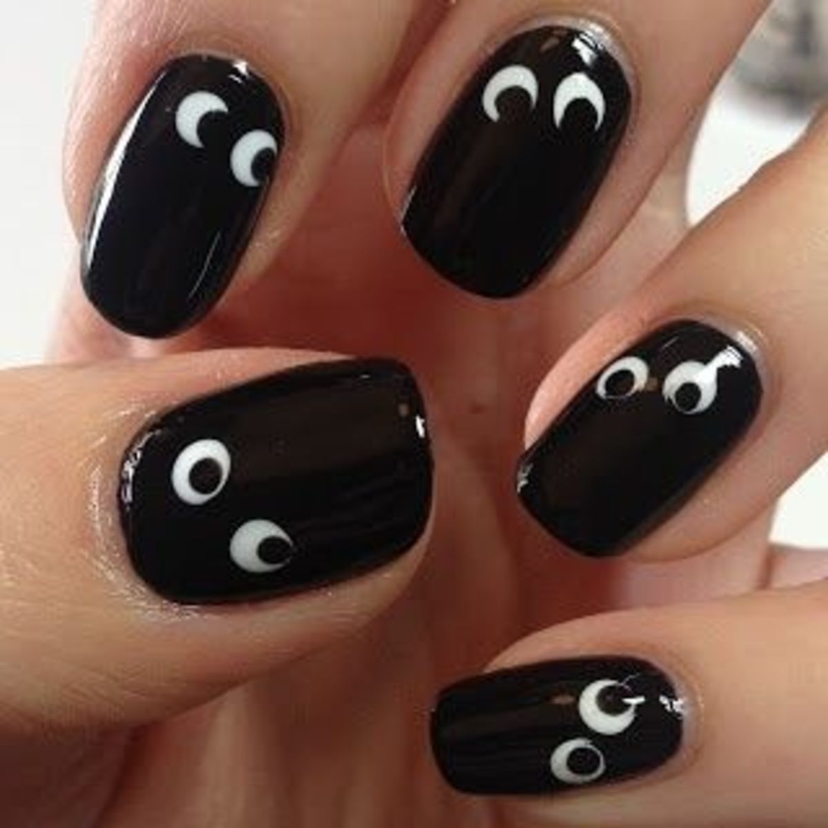 Hauntingly Beautiful: Enchanted Nail Designs for a Spooktacular Halloween