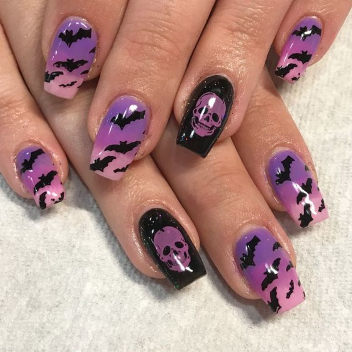 Enchanted Nightmares: Hauntingly Chic Halloween Nail Designs