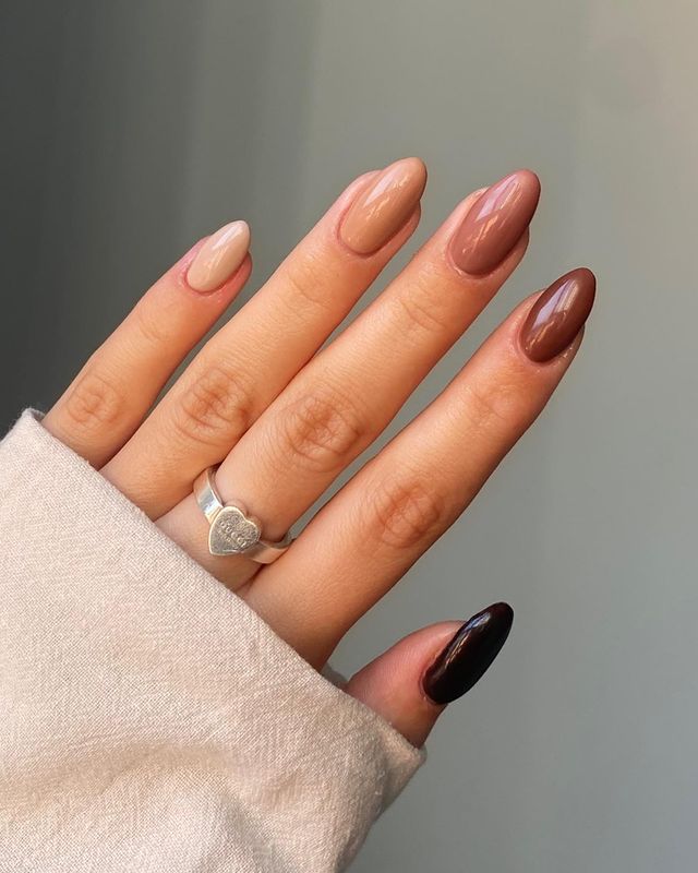 Autumn Whispers: Embrace the Cozy Nail Palette