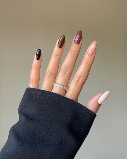 Autumn Elegance: Embrace Early Fall with Trendy Nail Designs