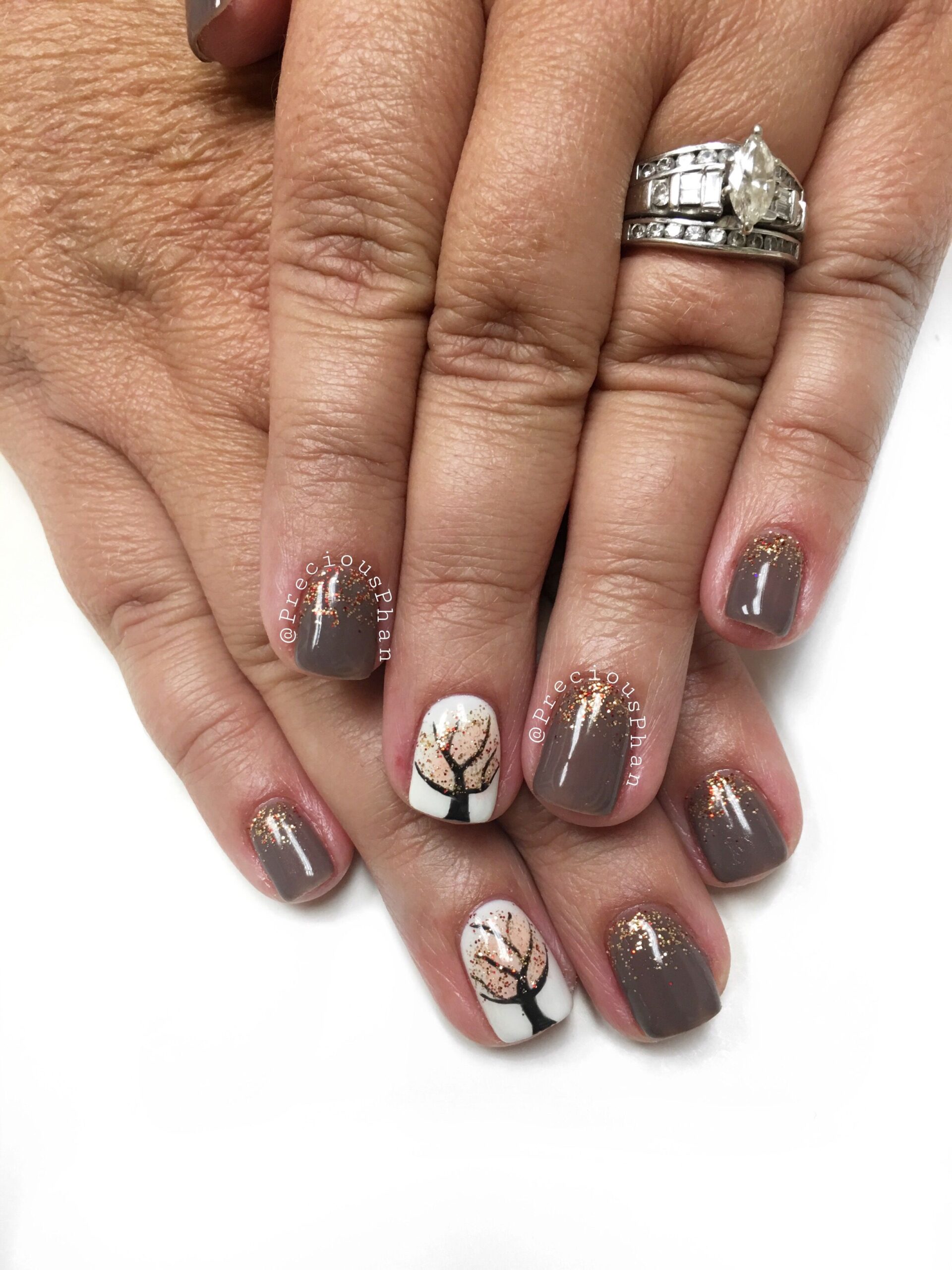 Autumn Elegance: Cozy Knit & Maple Leaves Nail Art