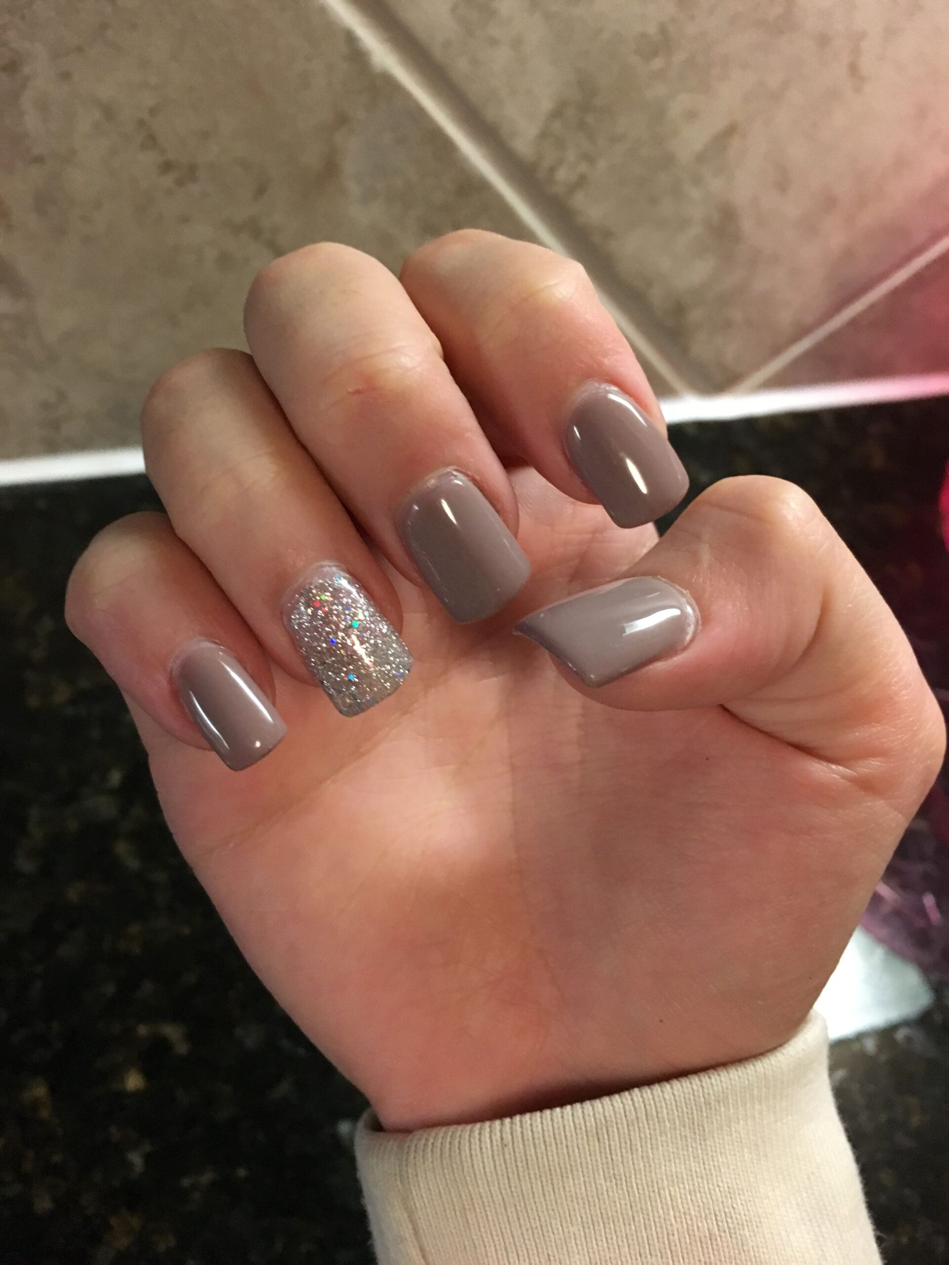 Autumn Whispers: Cozy Chic Nail Art