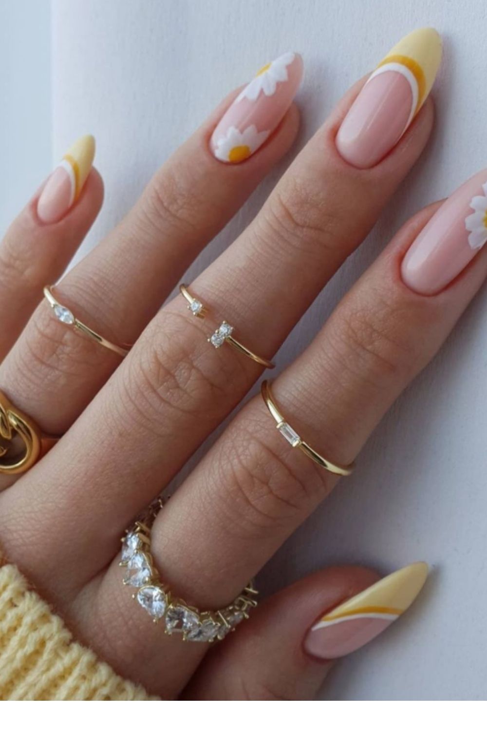 Chic Nail Art: Trendsetting Designs for the Modern Muse