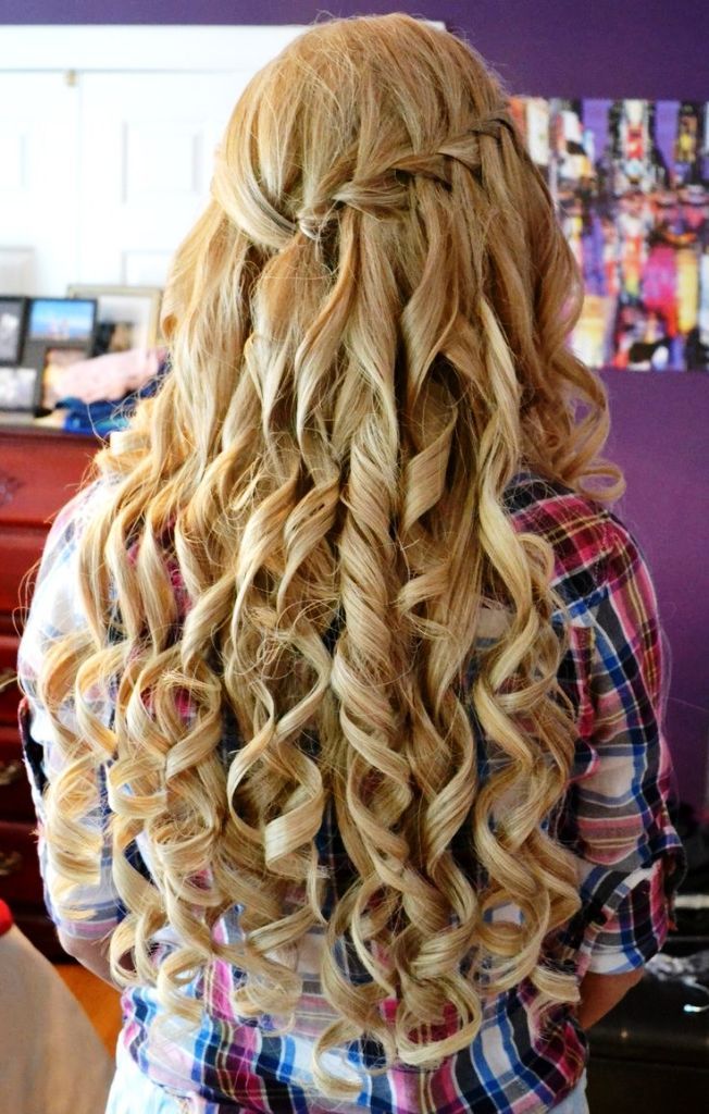 Enchanting Curls: The Perfect Homecoming Hairdo for a Night to Remember!