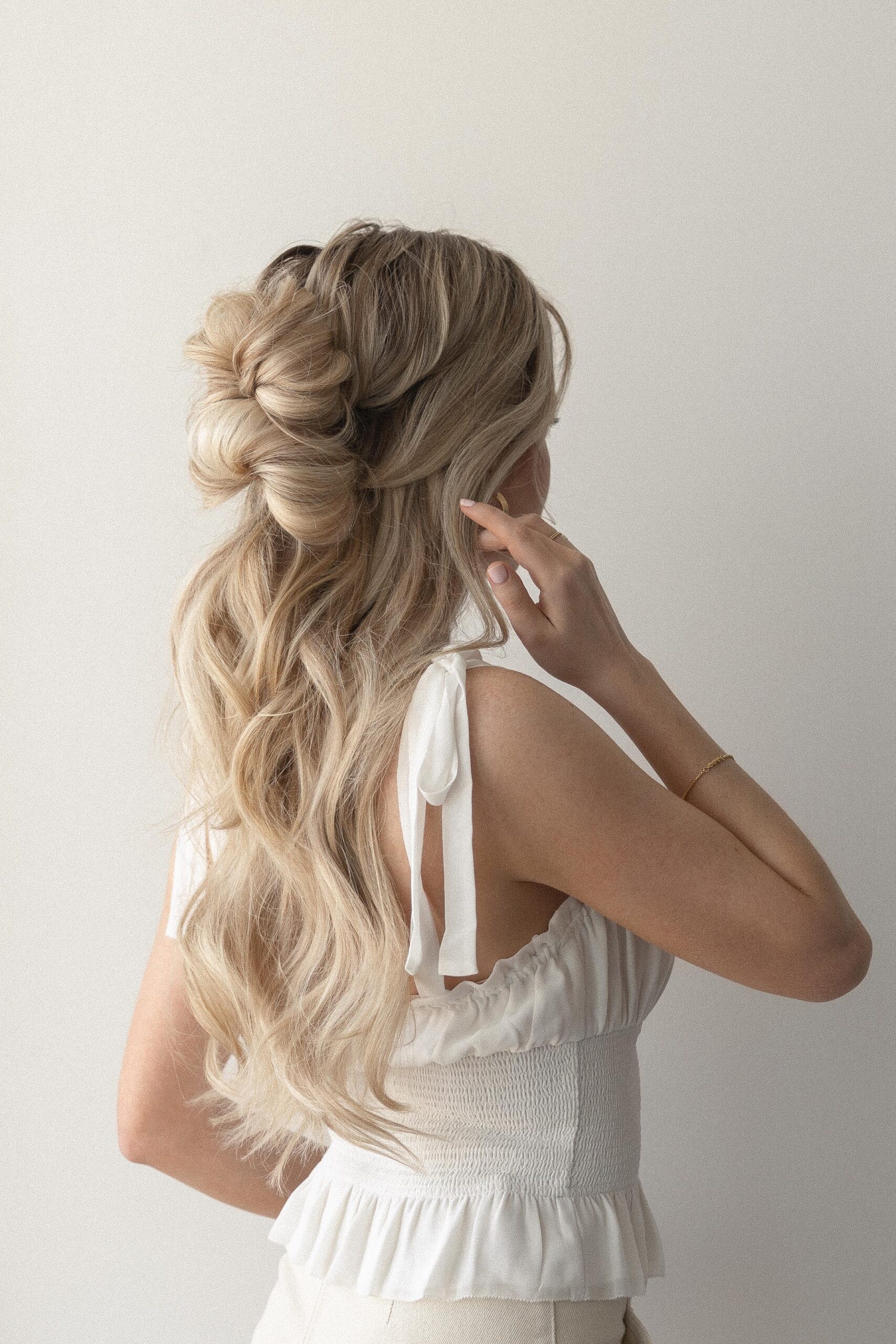 Effortless Everyday Hairstyles: The Half-Updo