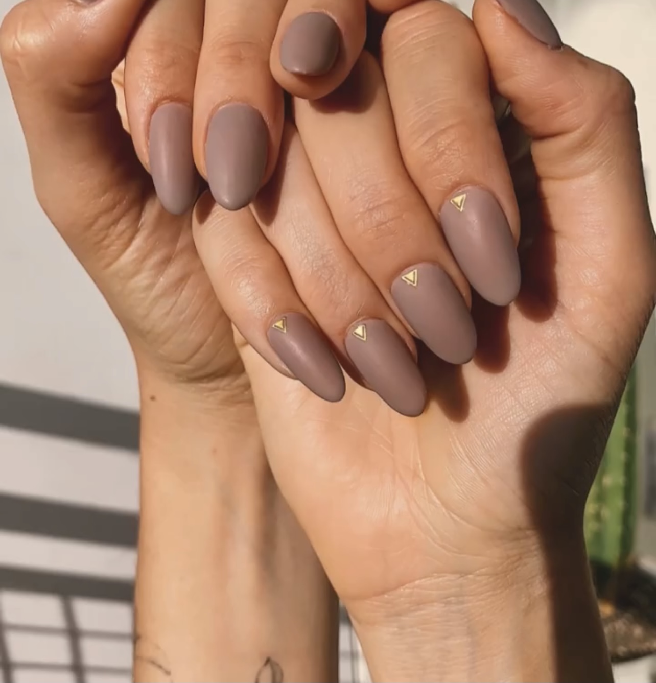 Autumn Elegance: Chic Neutral Nails for Fall Vibes