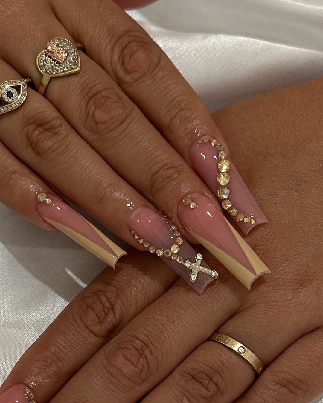 Chic Vibes: The Ultimate Nail Art Trendsetters