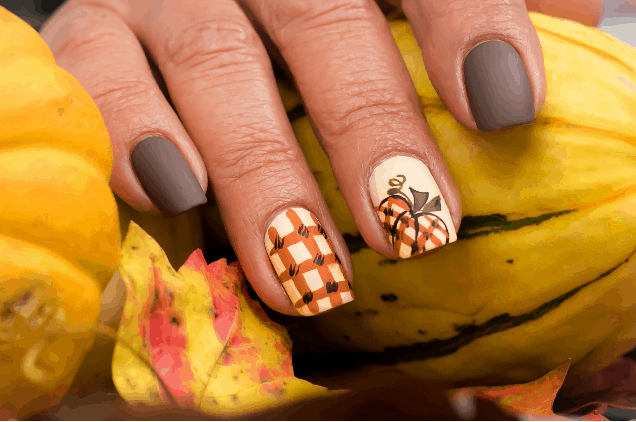 Autumn Elegance: Cozy Vibes Nail Art