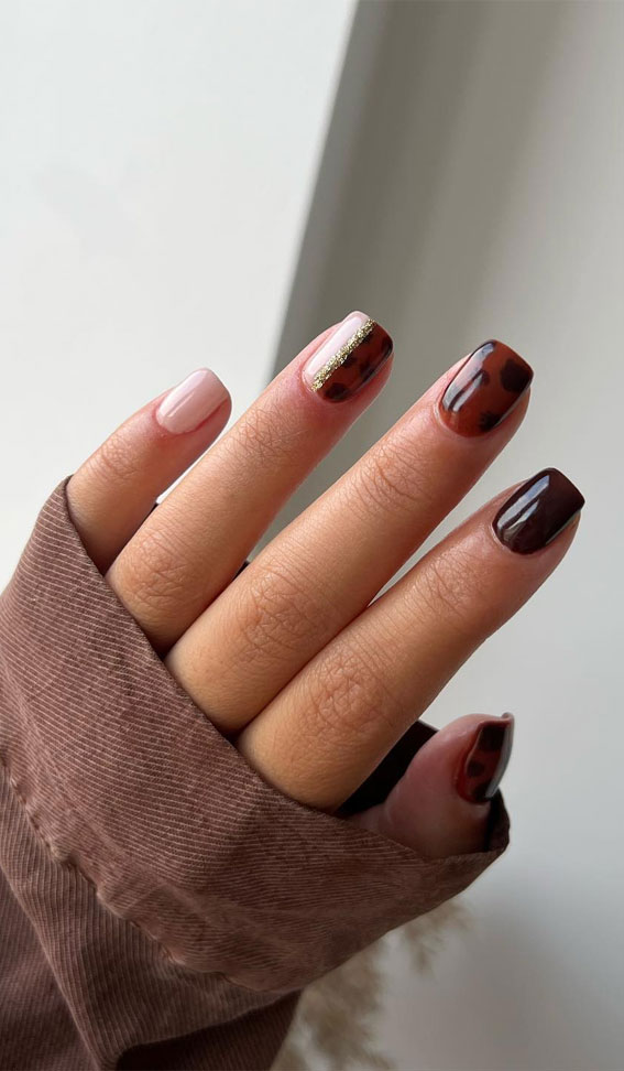 Harvest Hues: Embracing Autumn with Cozy Nail Art