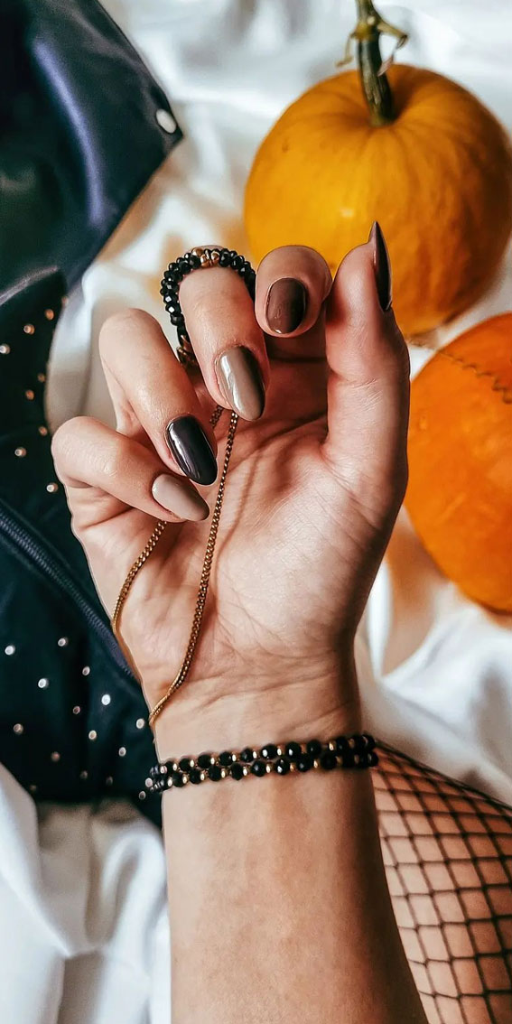 Falling for Color: Embrace Autumn with Cozy Nail Art