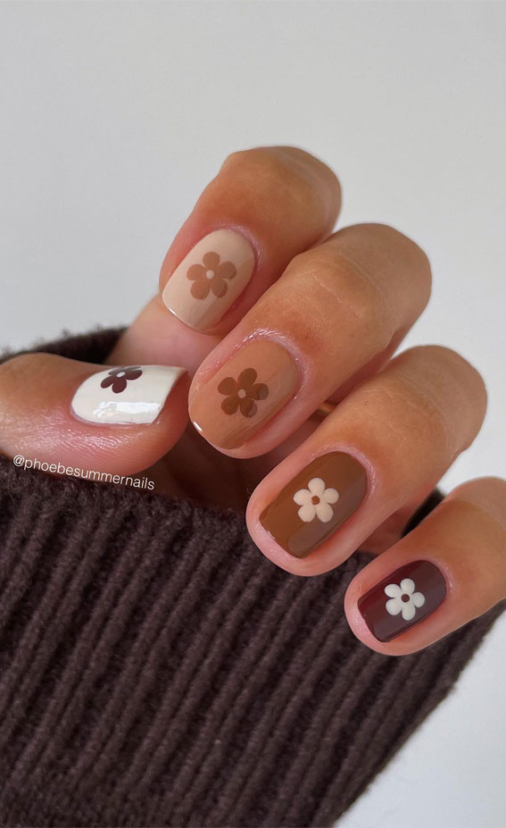 Harvest Hues: Embracing Autumn with Cozy Nail Art