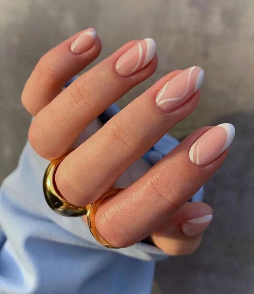 Chic Nail Art: Modern Minimalist Vibes