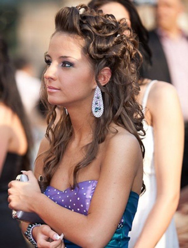 Twisted Elegance: A Curly Crown for Homecoming Glam!