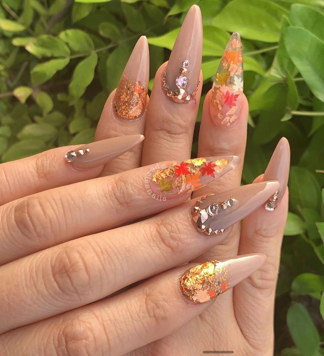 Autumn Elegance: Stunning Nail Designs to Embrace the Early Fall Vibes