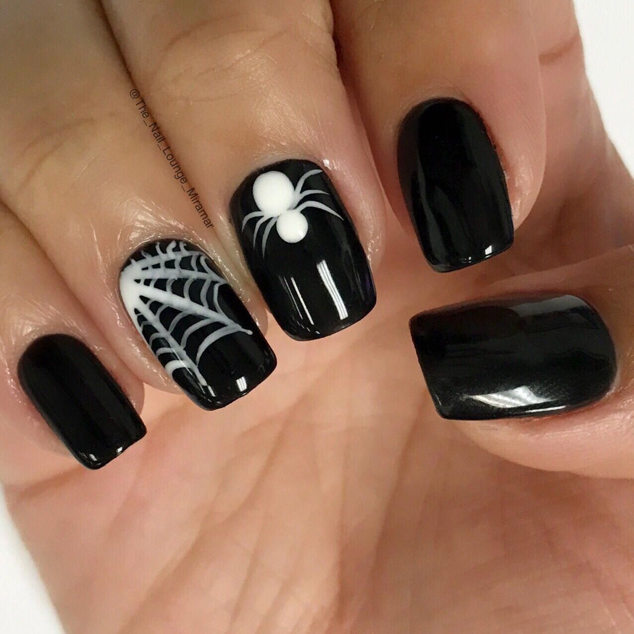 Hauntingly Beautiful: Enchanted Halloween Nail Designs