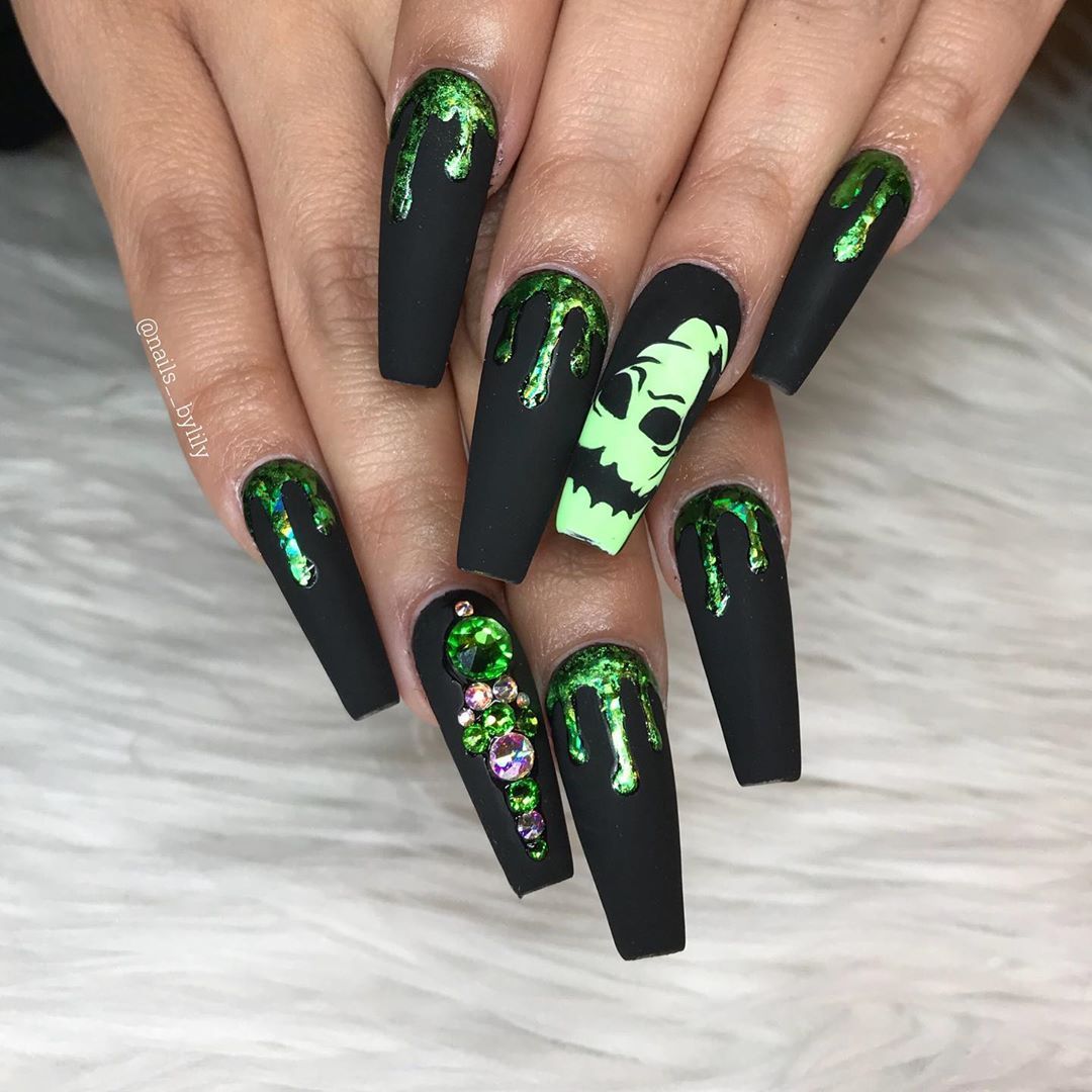 Enchanting Eerie Elegance: Spooktacular Nail Art for a Haunted Halloween