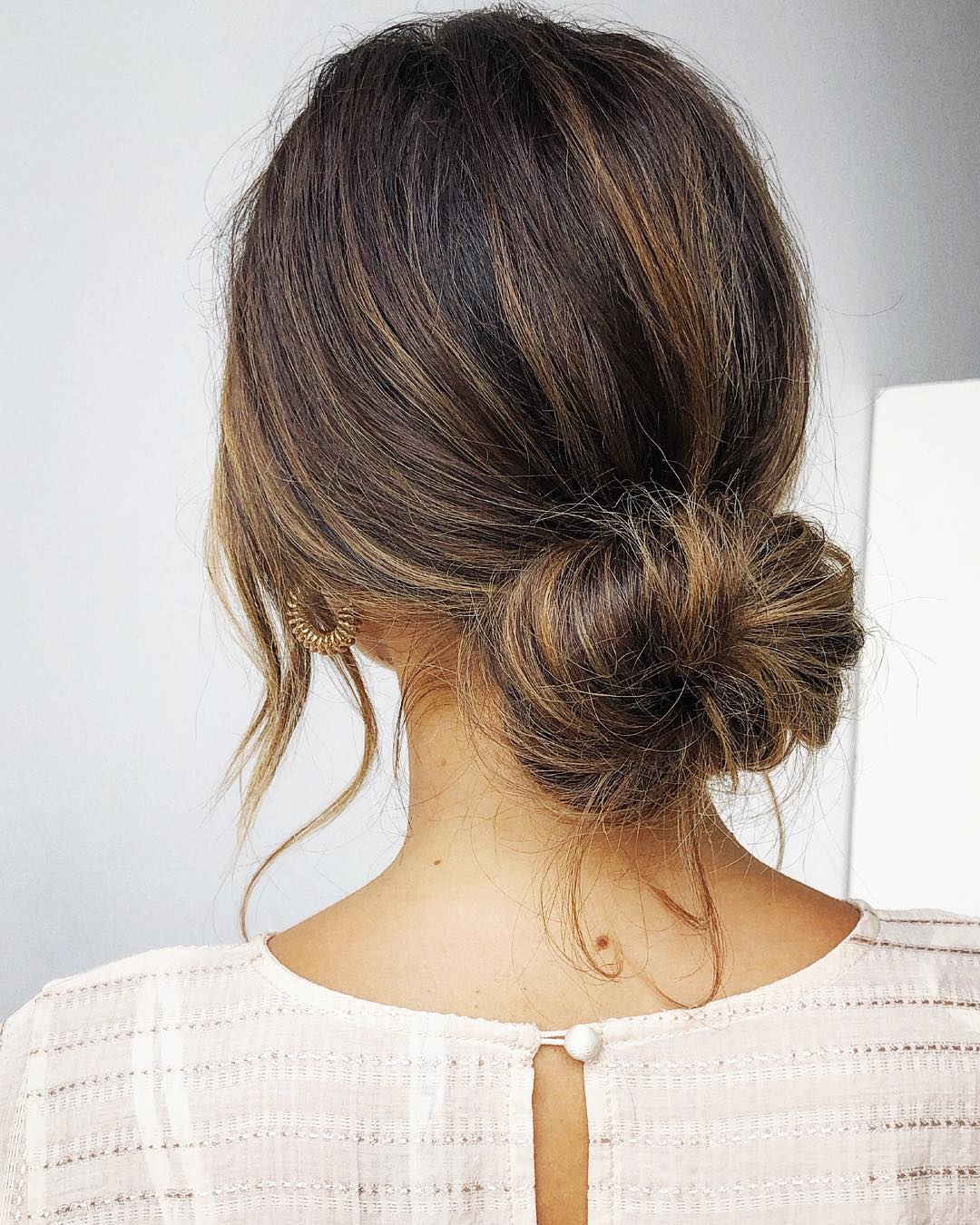 Effortless Everyday Hairstyles: The Messy Bun