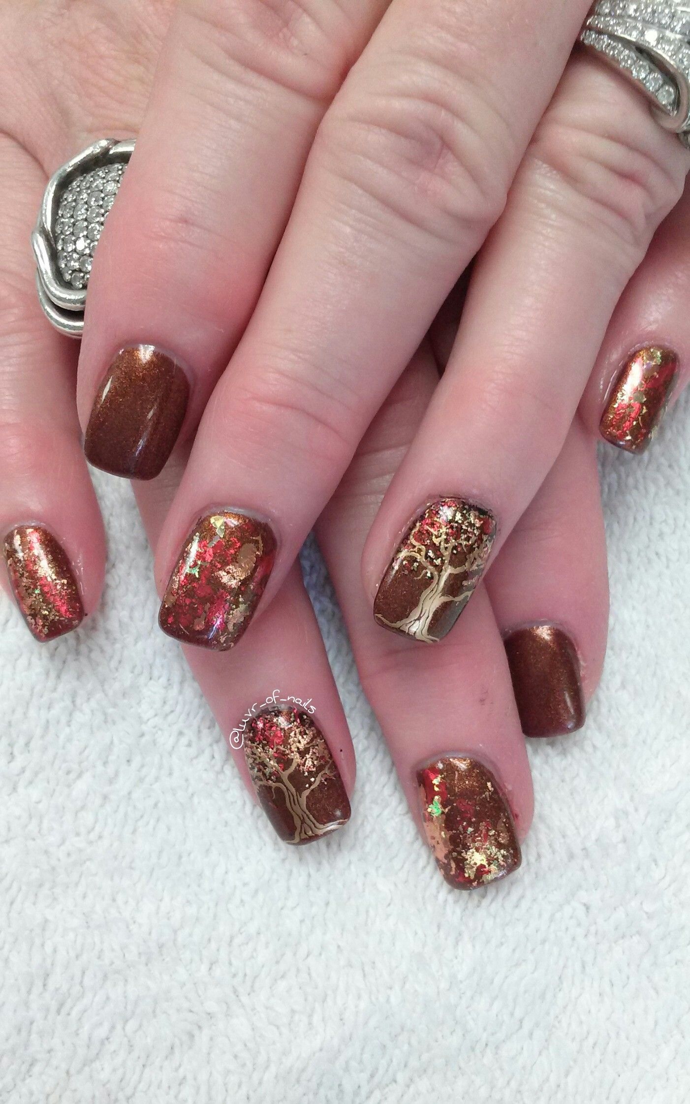 Autumn Aglow: Chic Pumpkin Spice Nails