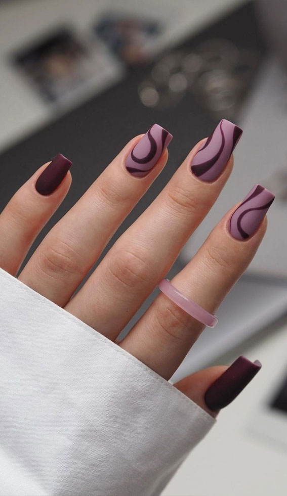 Autumn Elegance: Embrace the Charm of Early Fall Nail Designs