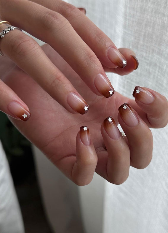 Autumn Embrace: Cozy Nail Art for Crisp Days