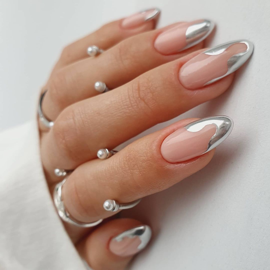 Chic Minimalism: Modern Nail Art Trends