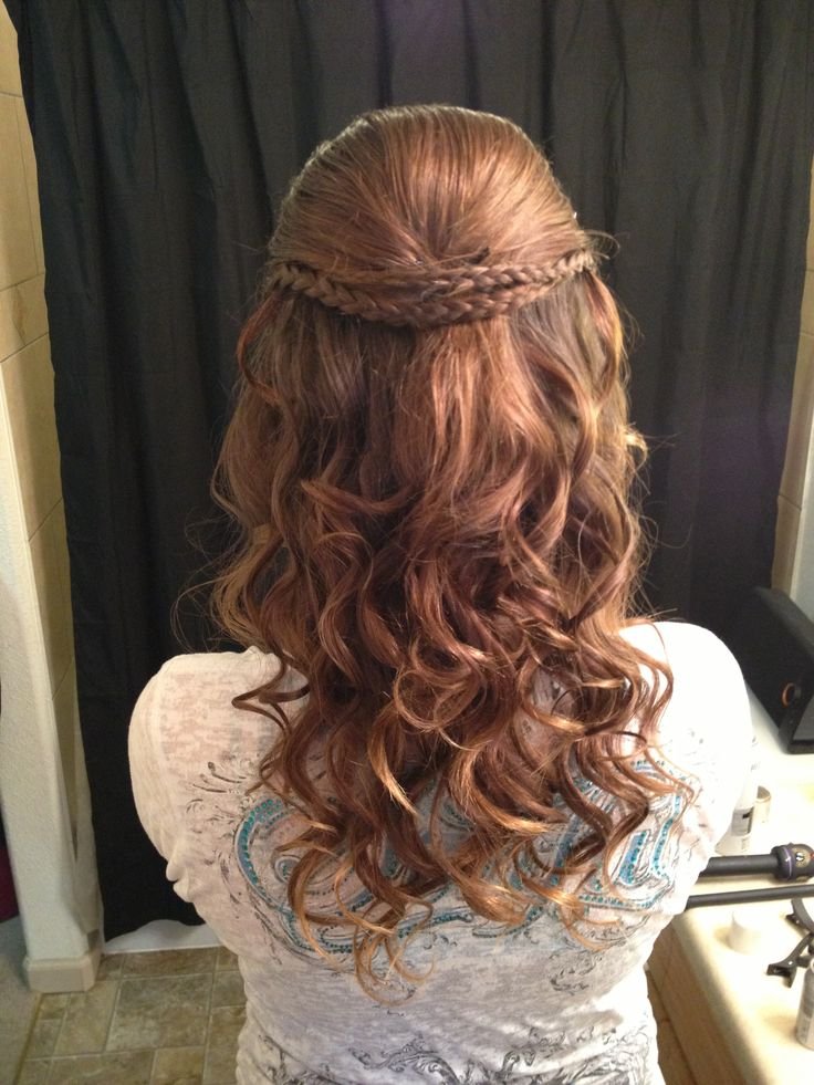 Radiant Elegance: The Perfect Homecoming Hairdo