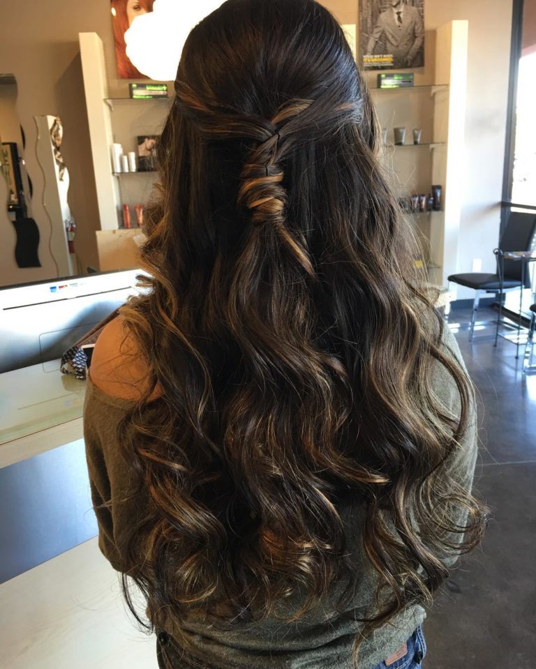 Twirl into Elegance: The Flirty Loose Curl Homecoming Glam!