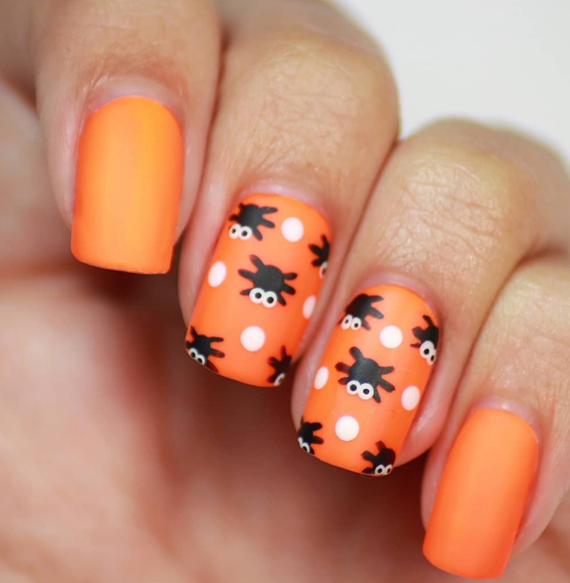 Hauntingly Chic: Enchanting Nail Designs for a Spooktacular Halloween