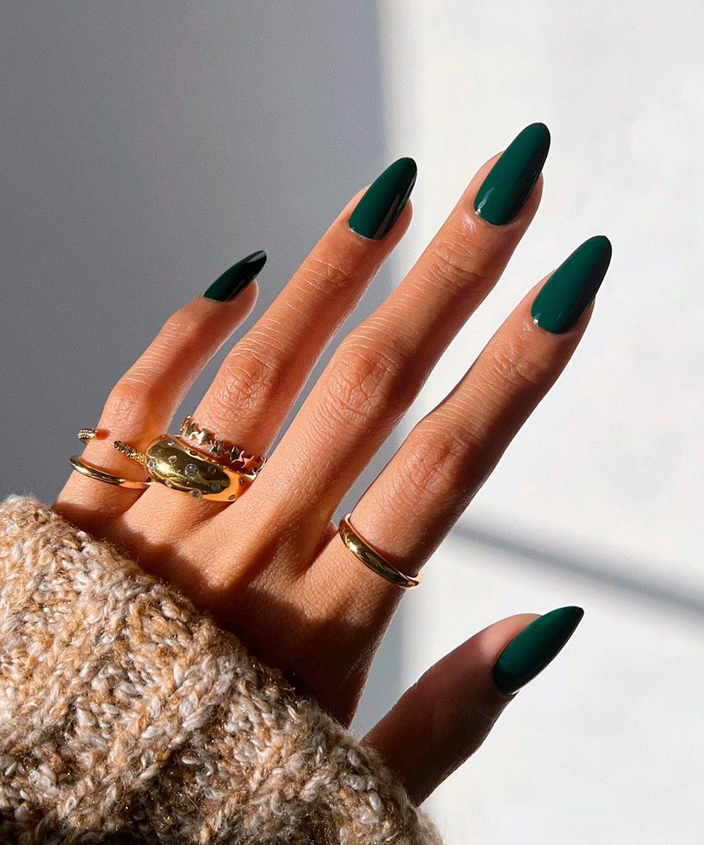 Forest Green Glossy Long Stiletto Nails Forest Green Glossy Long Stiletto Nails — Winter Nail Colors