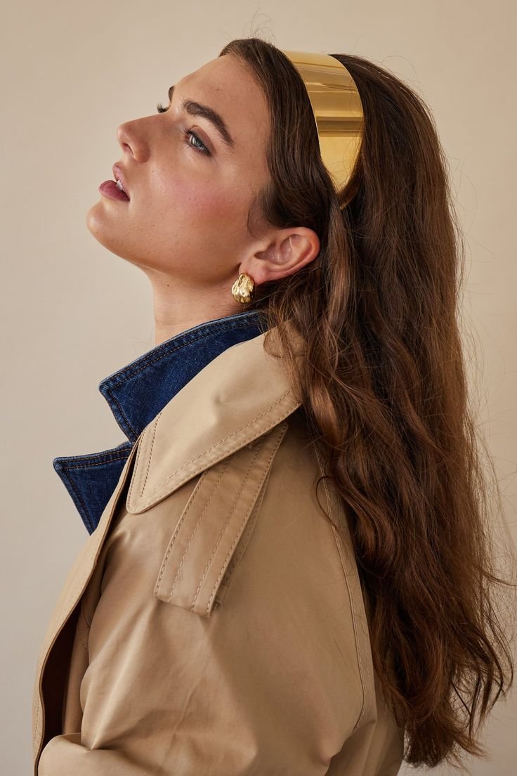 Mid Back Dark Brown Waves With Metallic Headband Mid Back Dark Brown Waves With Metallic Headband — Winter Hairstyles with Headband