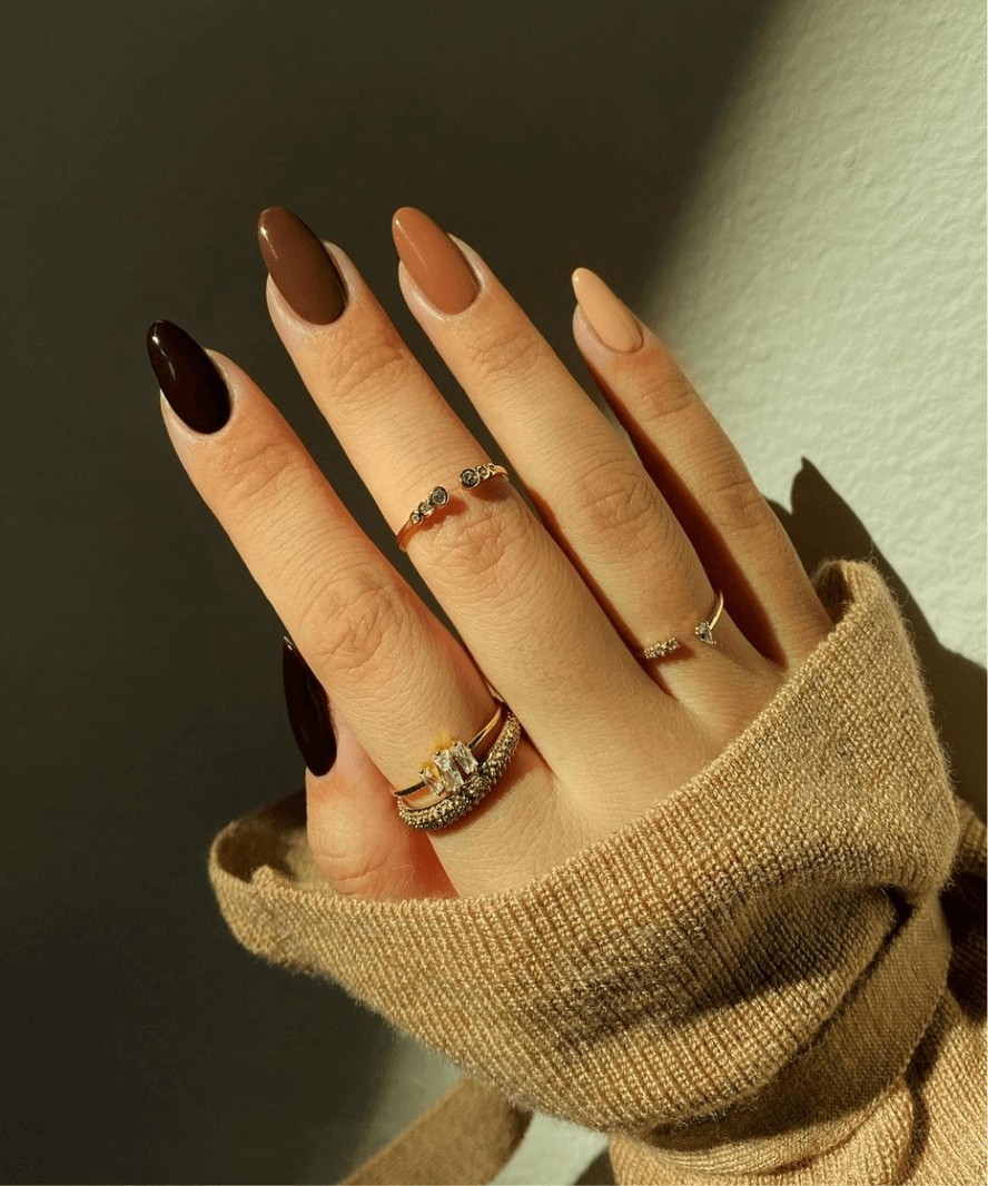 Deep To Light Brown Gradient Almond Nails Deep To Light Brown Gradient Almond Nails — Classy Winter Nails