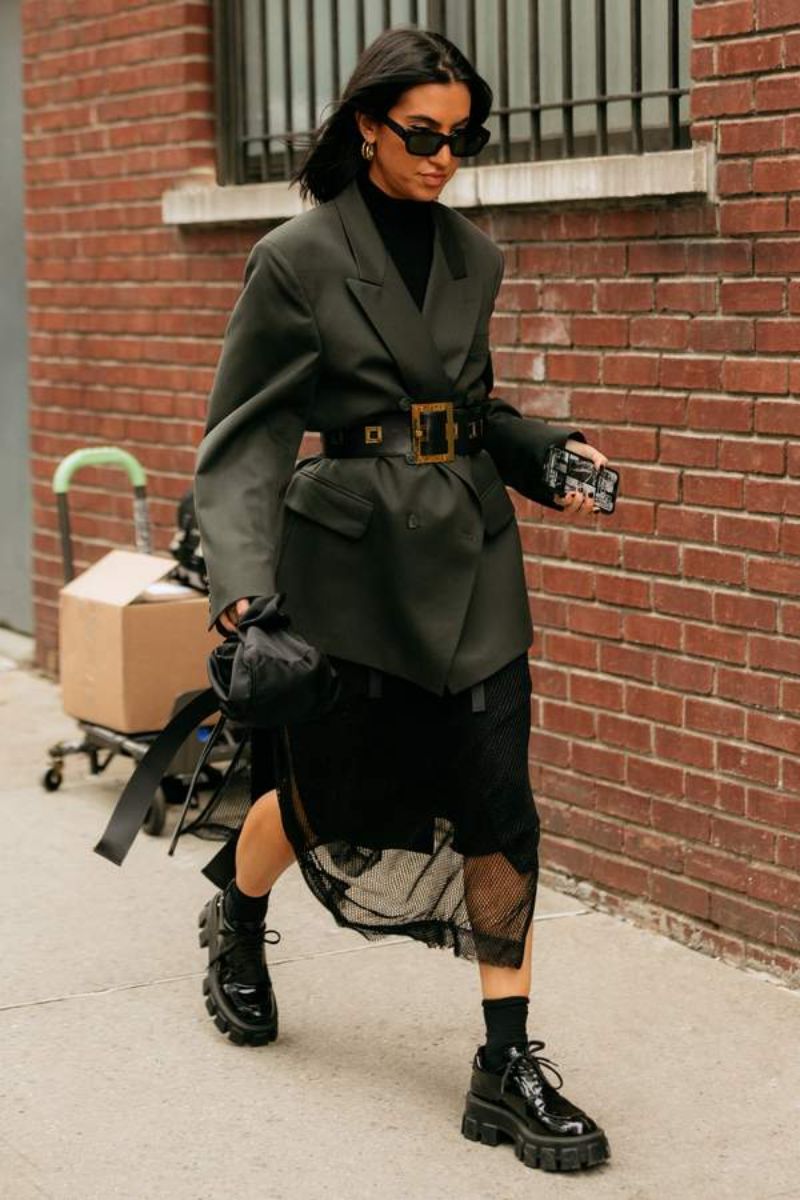 Edgy Black Ensemble Featuring an Oversized Blazer and Mesh Skirt — Winter Date Night Outfits