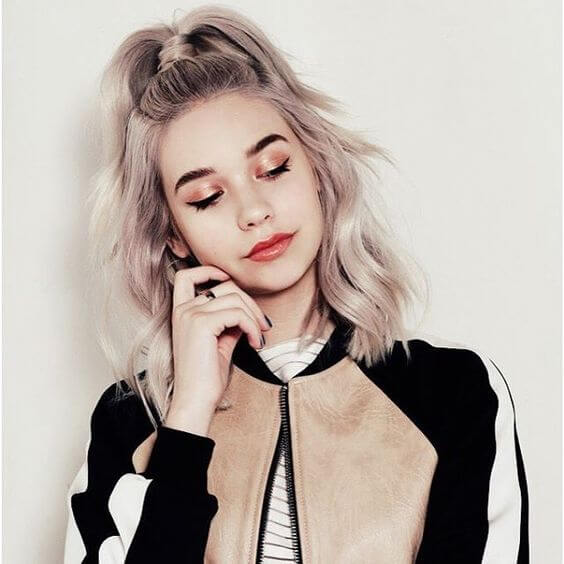 Ash Blonde Half Up Ponytail With Waves — Winter Half Up Half Down Hairstyles