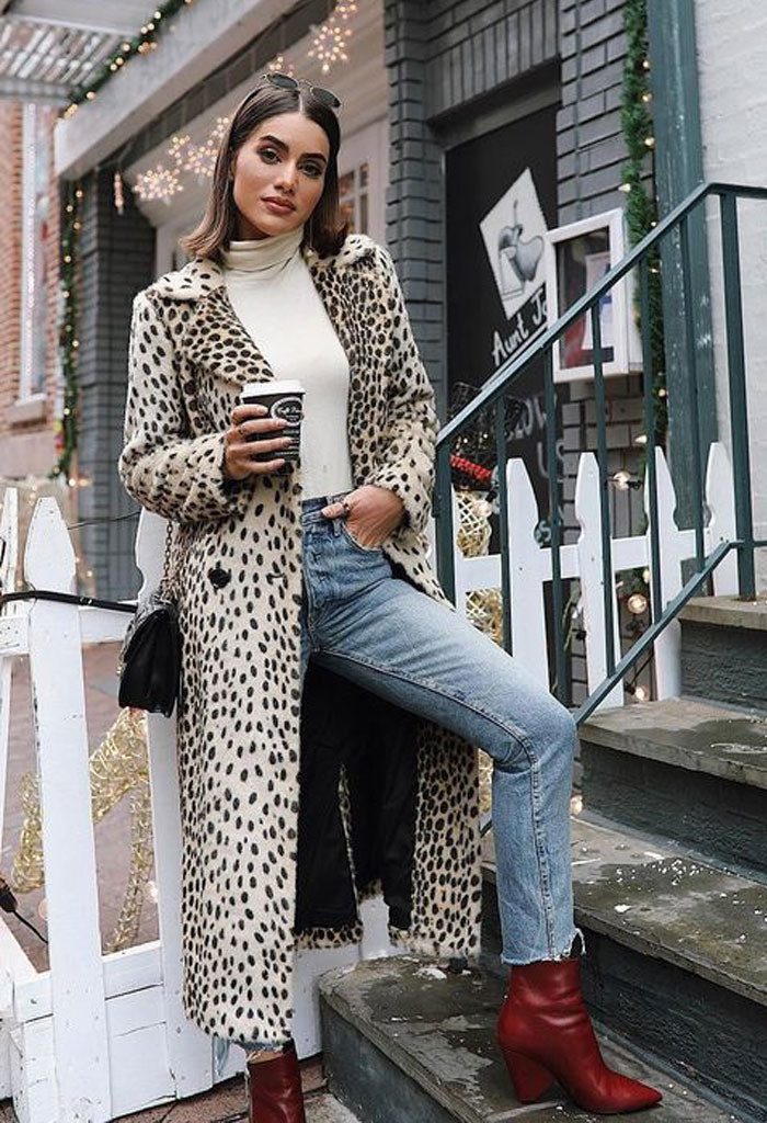 Casual Straight-Leg Jeans with a Leopard Print Faux Fur Coat — Winter Outfits with Jeans