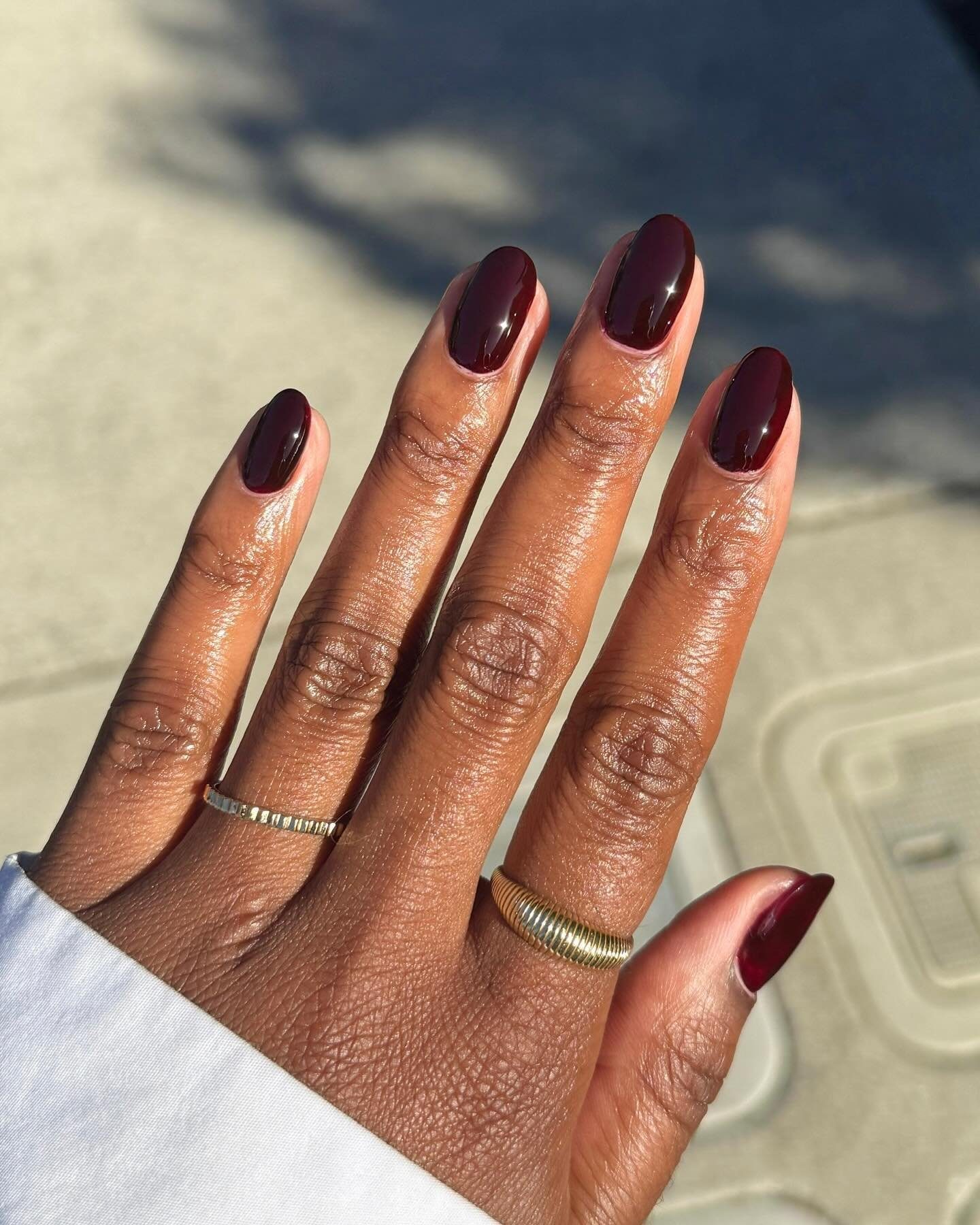Deep Burgundy Wine Glossy Medium Oval Deep Burgundy Wine Glossy Medium Oval — Fall to Winter Nails