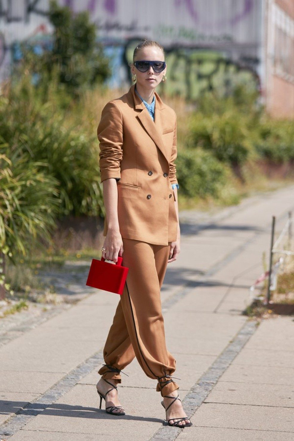 Tan Suit and Light Blue Shirt: Sophisticated Daytime Elegance — Winter to Spring Transition Outfits