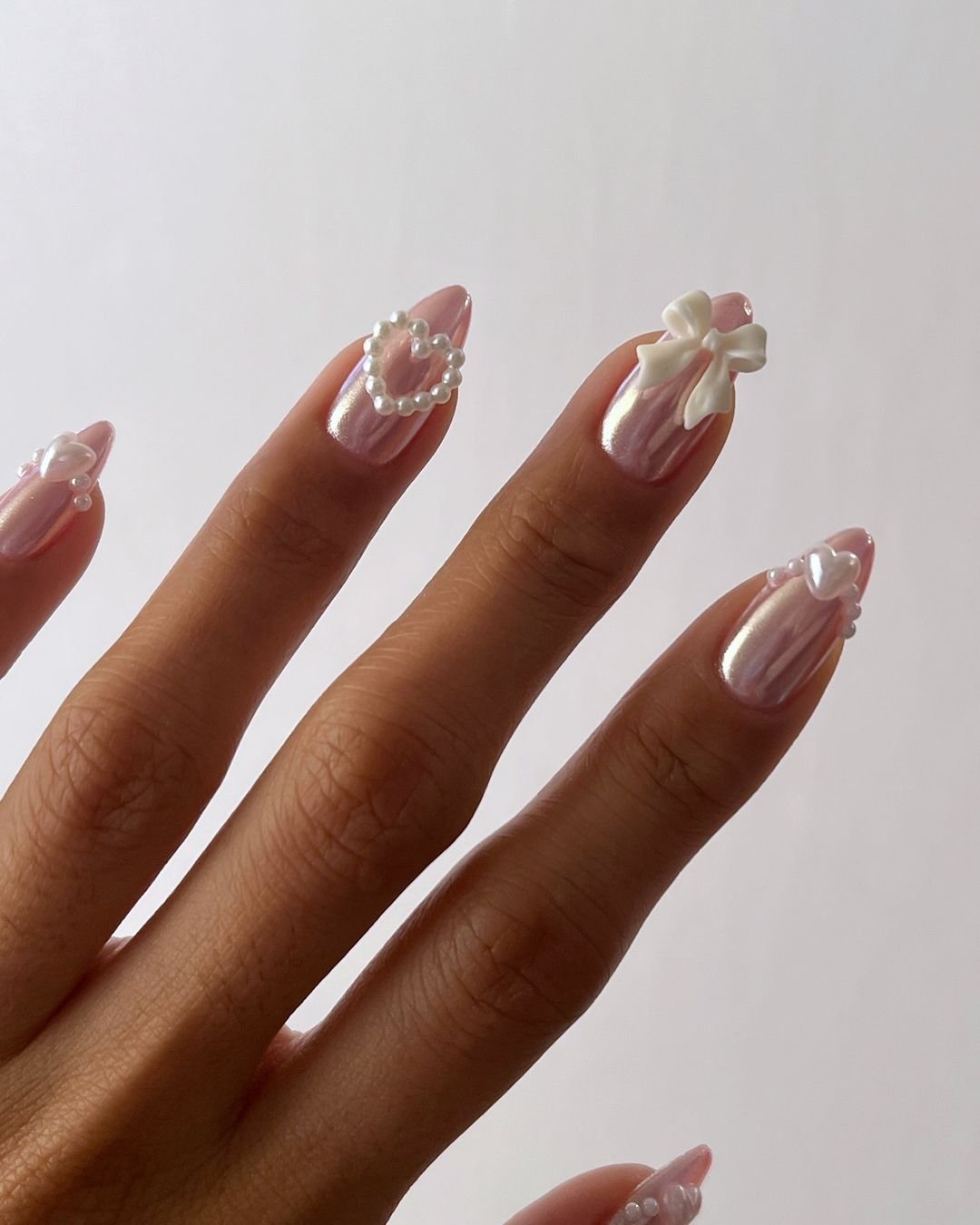 3D Pearl Heart and Bow Almond Nails 3D Pearl Heart and Bow Almond Nails — Winter Almond Nails