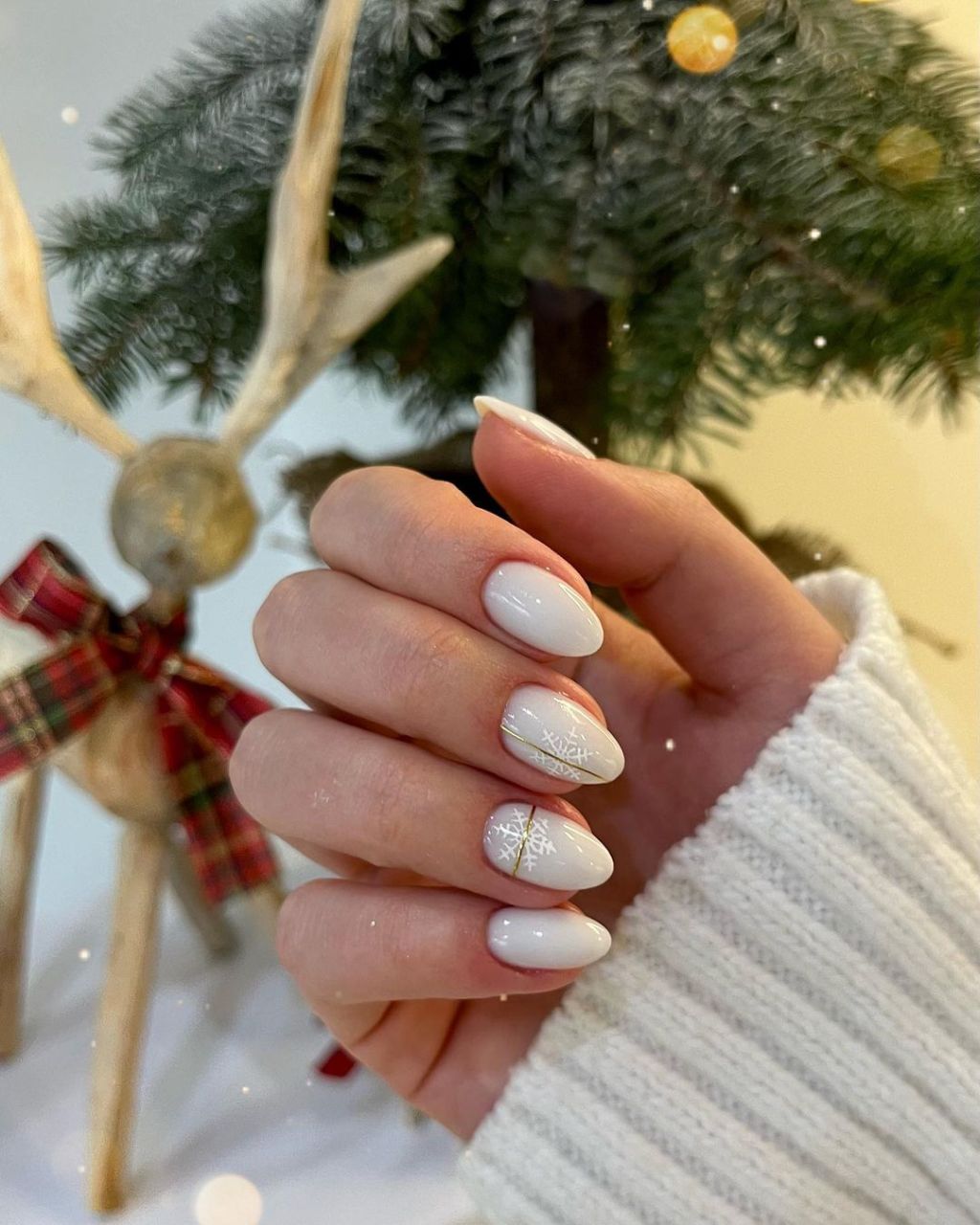 Opaque White with Gold Snowflake Art — Short Winter Gel Nails