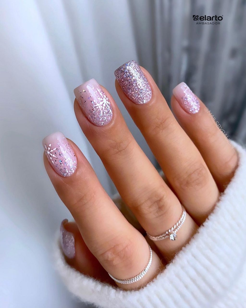 Pale Pink Snowflake Glitter Short Nails Pale Pink Snowflake Glitter Short Nails — Winter Glitter Nails