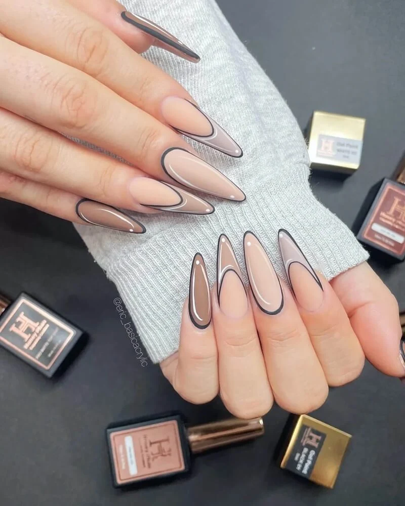 Comic Book Outline Effect Stilettos Comic Book Outline Effect Stilettos — Winter Stiletto Nails