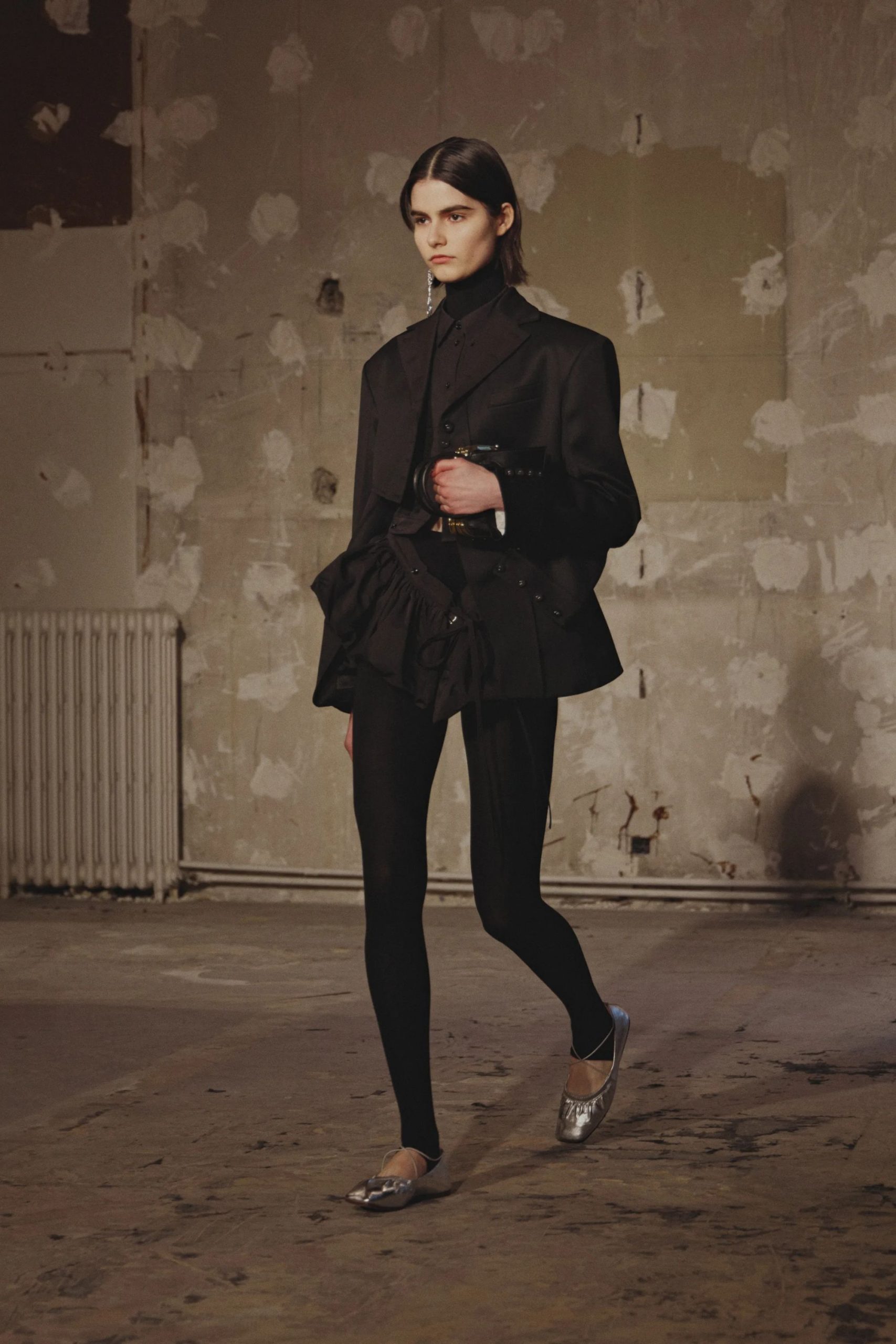 Monochromatic Black Leggings with a Structured Blazer — Winter Outfits with Leggings