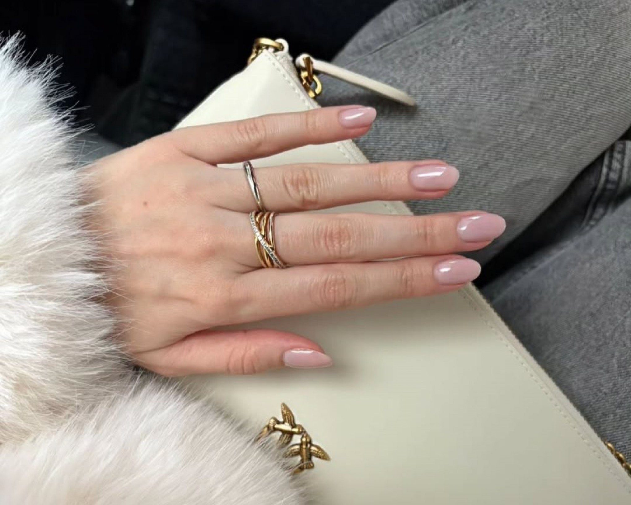 Short Oval Sheer Milky Pink Glossy Nails — Everyday Winter Nails
