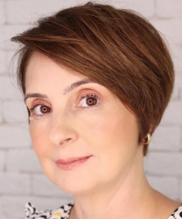 Textured Medium Brown Bob with Auburn Highlights Textured Medium Brown Bob with Auburn Highlights — Winter Haircuts for Women Over 50