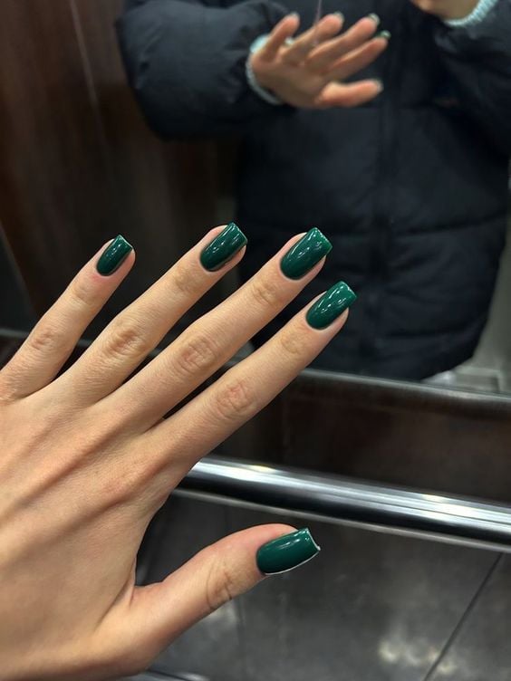 Glossy Forest Green Nails — Short Winter Square Nails