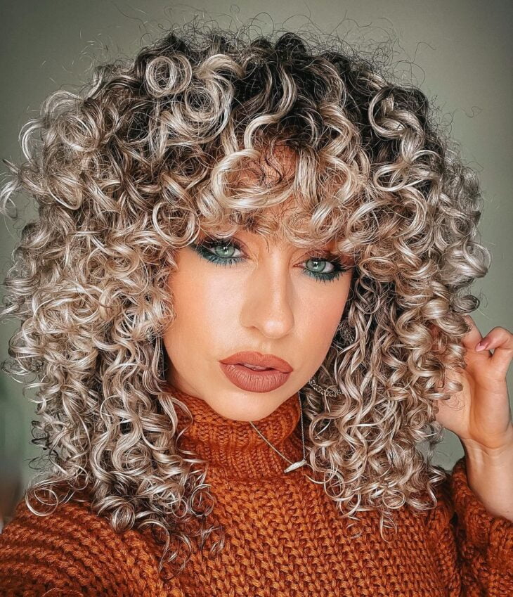 Collarbone Visual Idea — Lowlights for Blonde Hair