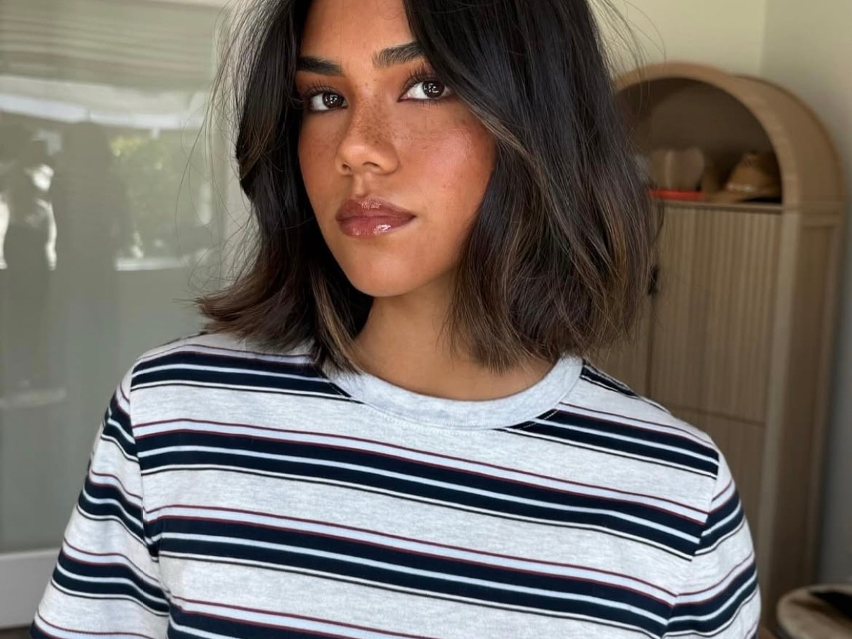 Wavy Bob With Subtle Highlights Wavy Bob With Subtle Highlights — Winter Hair Colors for Short Hair