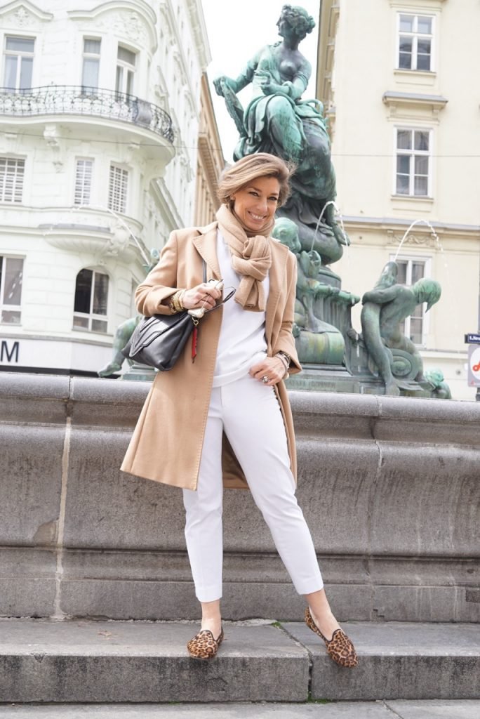 Casual Daytime: Camel Coat with White Tee and Leopard Loafers — Camel Coat Outfits