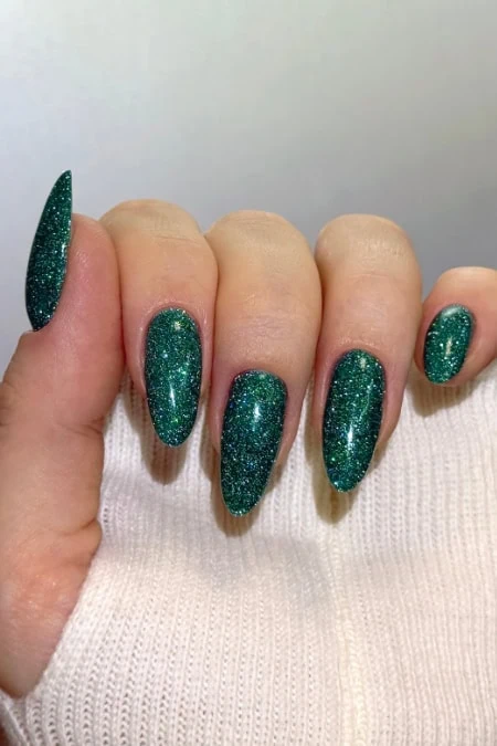 Deep Emerald Glitter Almond Nails Deep Emerald Glitter Almond Nails — Winter Green Nails
