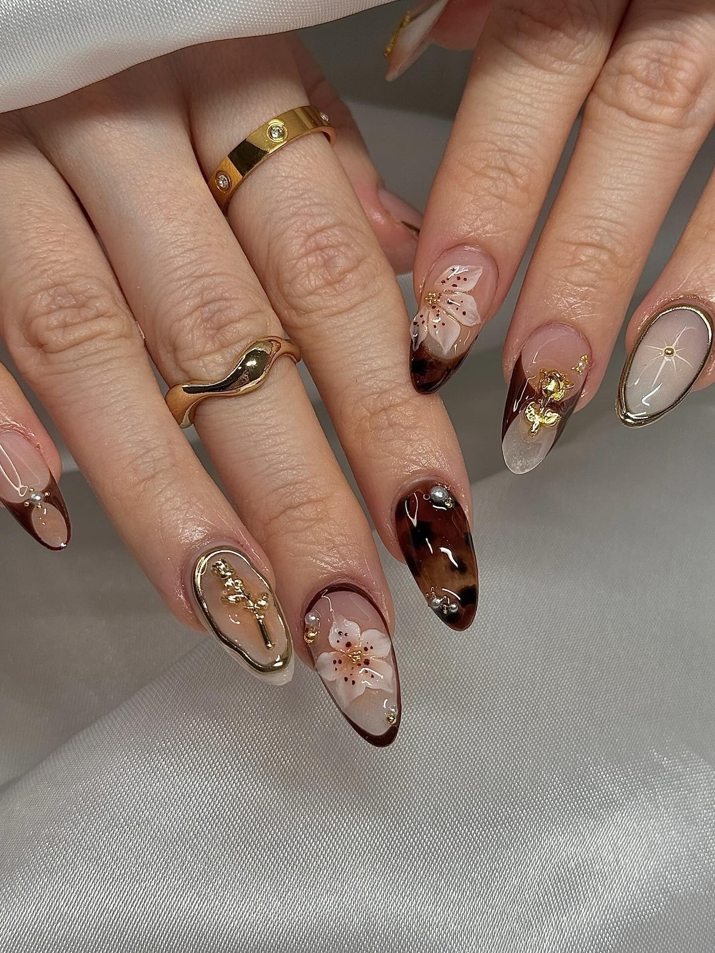Leopard Print 3D Floral Oval Nails Leopard Print 3D Floral Oval Nails — Winter Oval Nails